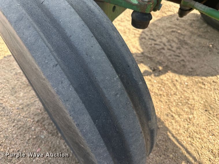 image for item NM9442 1966 John Deere 2020 tractor