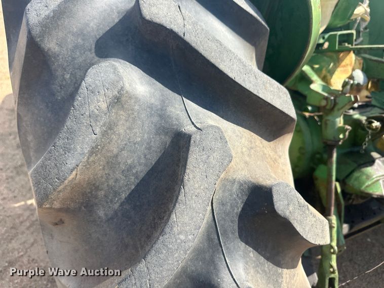 image for item NM9442 1966 John Deere 2020 tractor