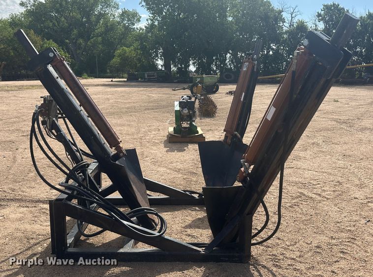 image for item NM9443 Oasis  skid steer tree spade