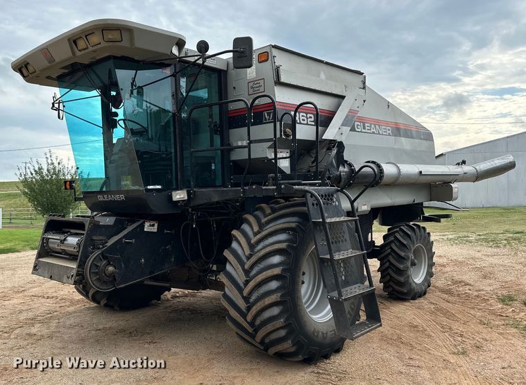 image for item NP9838 1998 Gleaner R62  combine