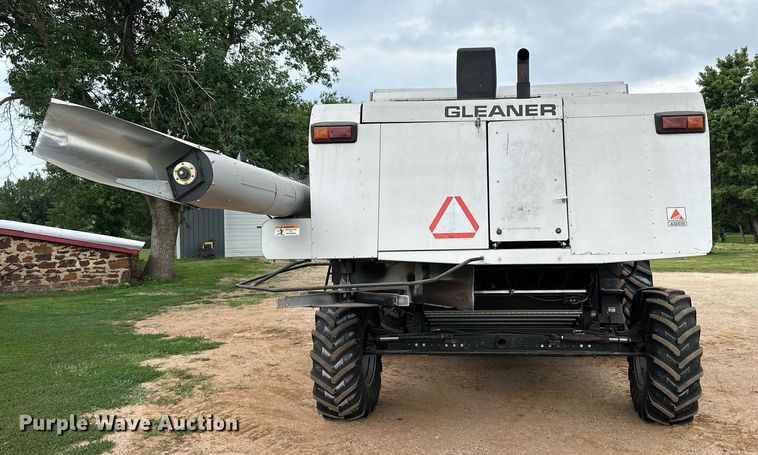 image for item NP9838 1998 Gleaner R62  combine