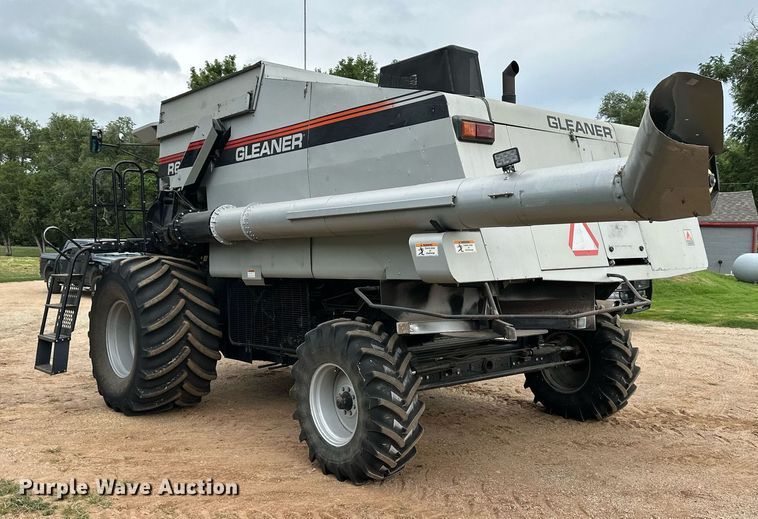 image for item NP9838 1998 Gleaner R62  combine