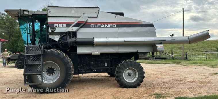 image for item NP9838 1998 Gleaner R62  combine