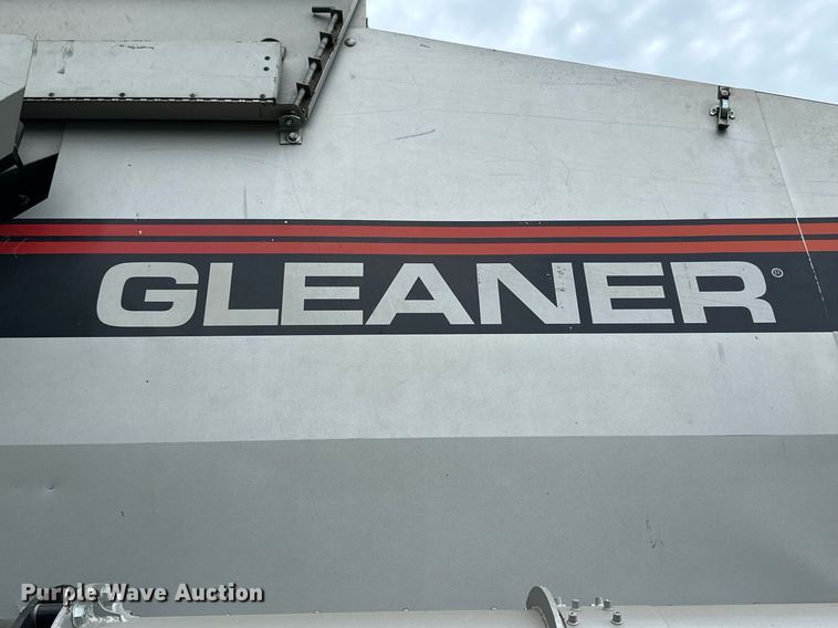 image for item NP9838 1998 Gleaner R62  combine