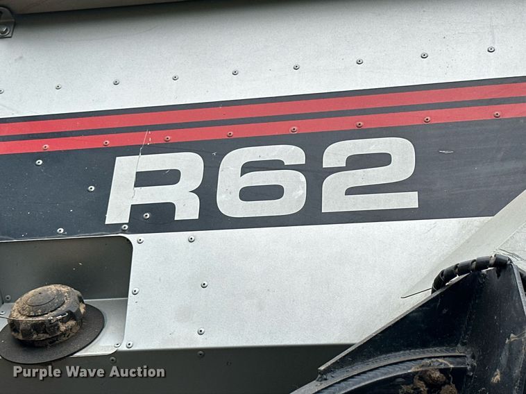 image for item NP9838 1998 Gleaner R62  combine