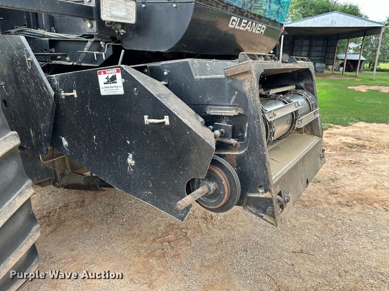 image for item NP9838 1998 Gleaner R62  combine