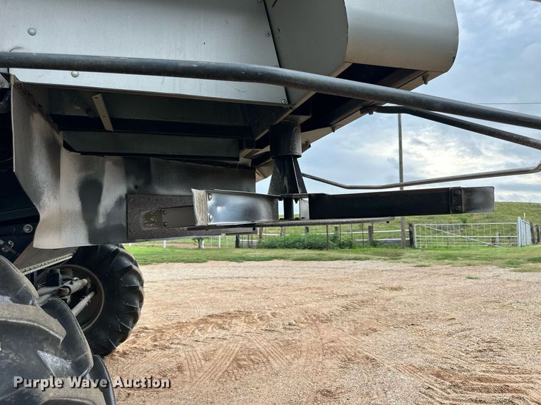 image for item NP9838 1998 Gleaner R62  combine