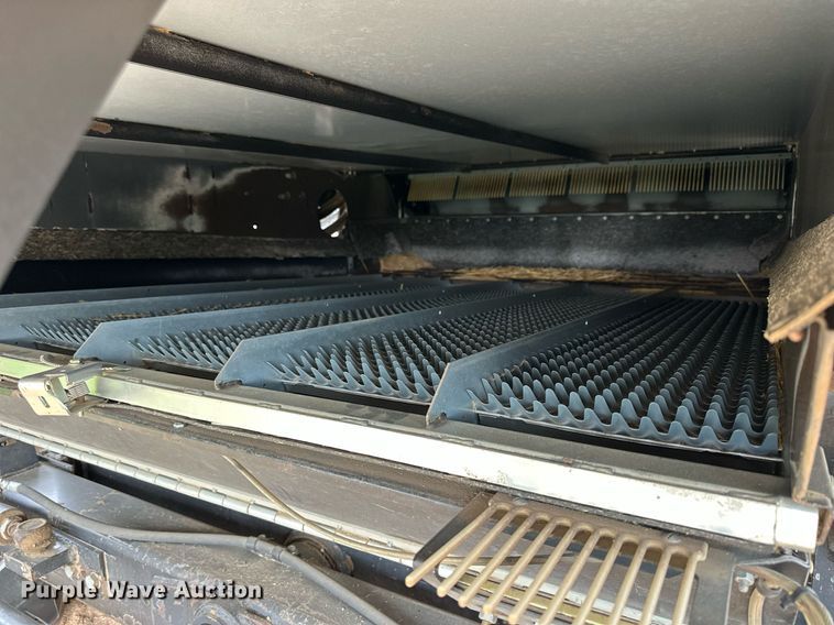 image for item NP9838 1998 Gleaner R62  combine