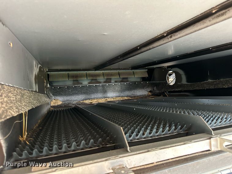 image for item NP9838 1998 Gleaner R62  combine