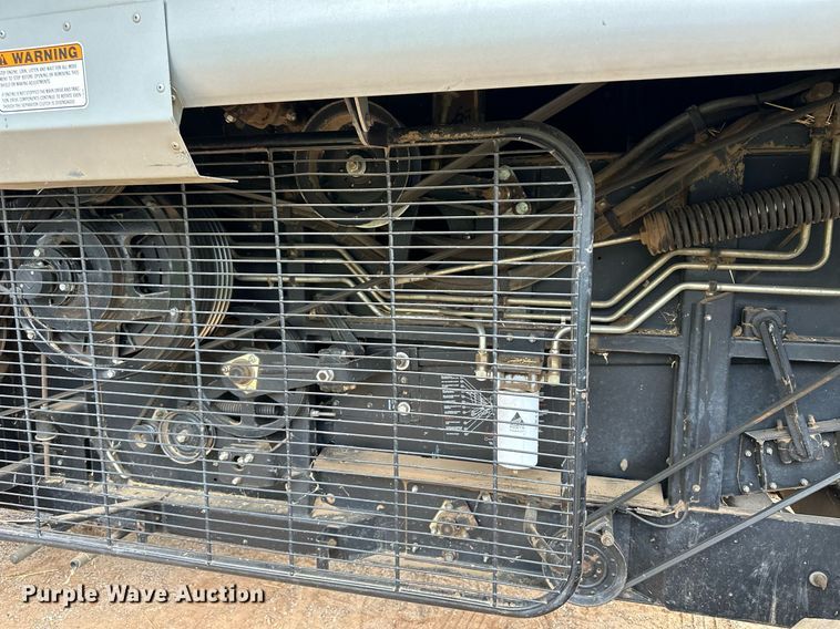 image for item NP9838 1998 Gleaner R62  combine