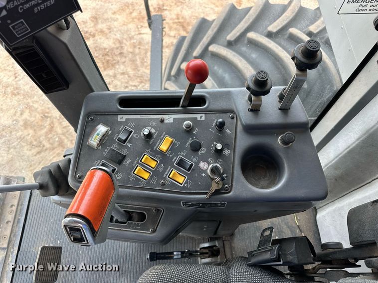 image for item NP9838 1998 Gleaner R62  combine