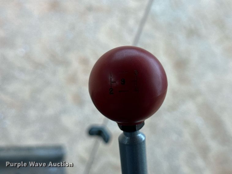 image for item NP9838 1998 Gleaner R62  combine