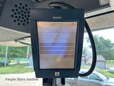 image for item NP9838 1998 Gleaner R62  combine