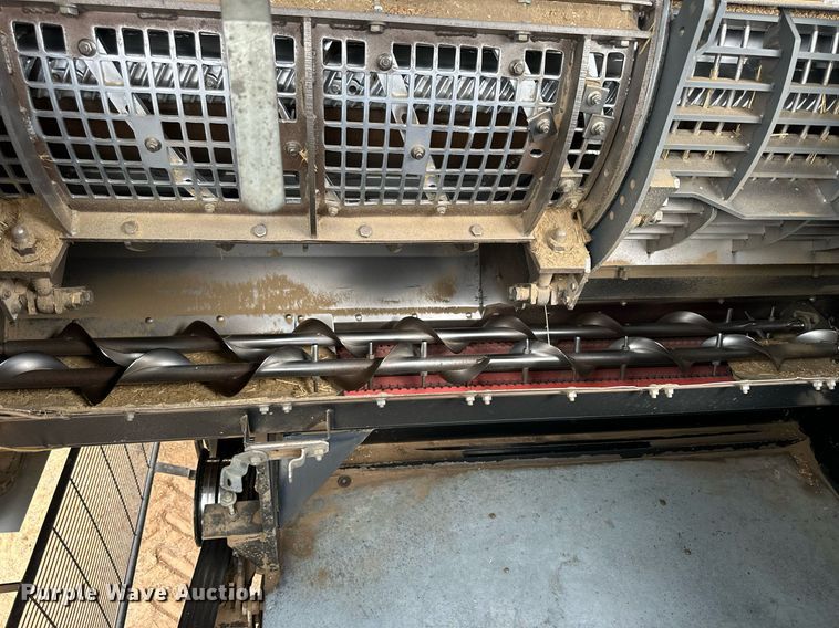 image for item NP9838 1998 Gleaner R62  combine