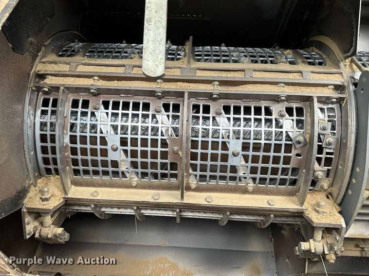 image for item NP9838 1998 Gleaner R62  combine