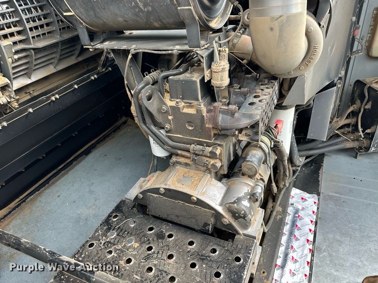 image for item NP9838 1998 Gleaner R62  combine