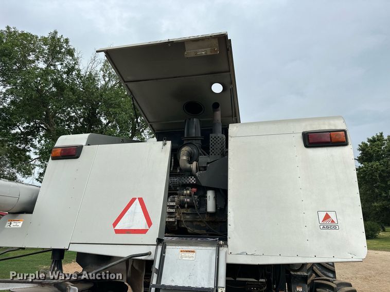 image for item NP9838 1998 Gleaner R62  combine