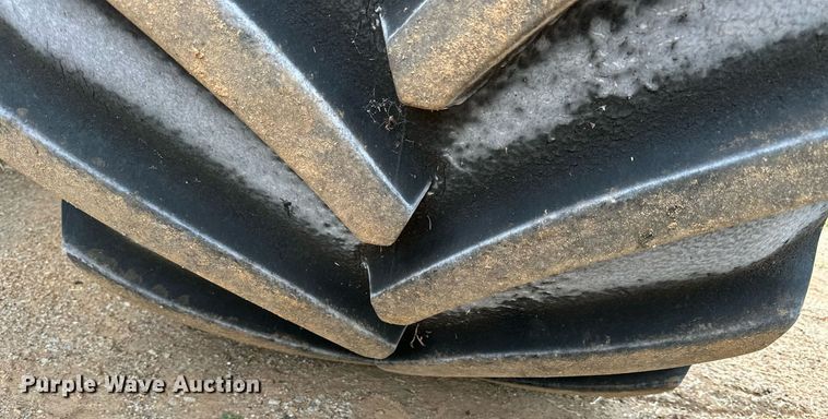 image for item NP9838 1998 Gleaner R62  combine