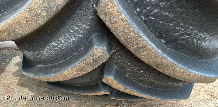 image for item NP9838 1998 Gleaner R62  combine