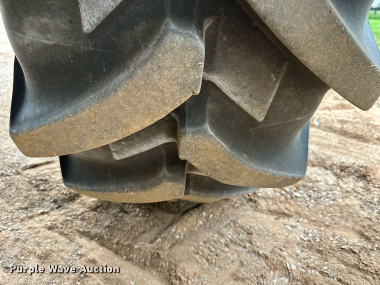 image for item NP9838 1998 Gleaner R62  combine