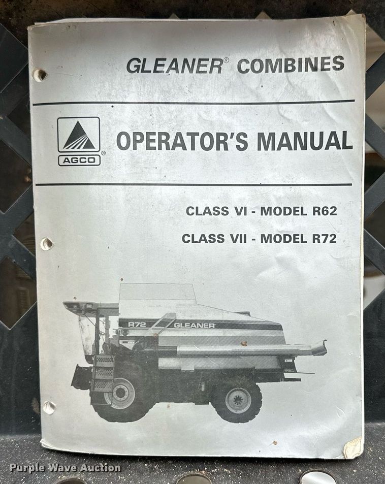 image for item NP9838 1998 Gleaner R62  combine