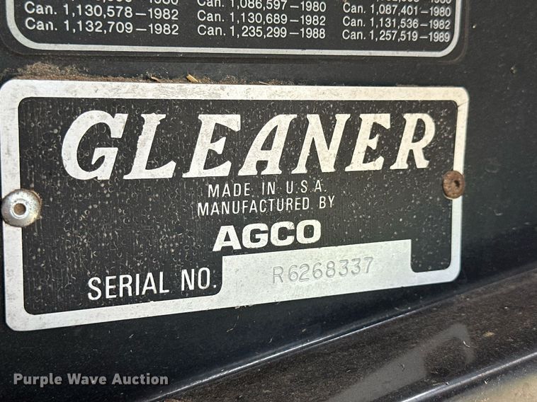 image for item NP9838 1998 Gleaner R62  combine