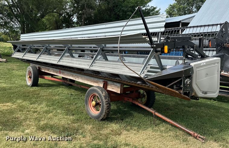 image for item NP9839 1994 Gleaner  rigid head