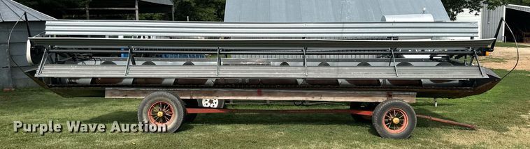 image for item NP9839 1994 Gleaner  rigid head