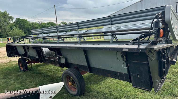 image for item NP9839 1994 Gleaner  rigid head