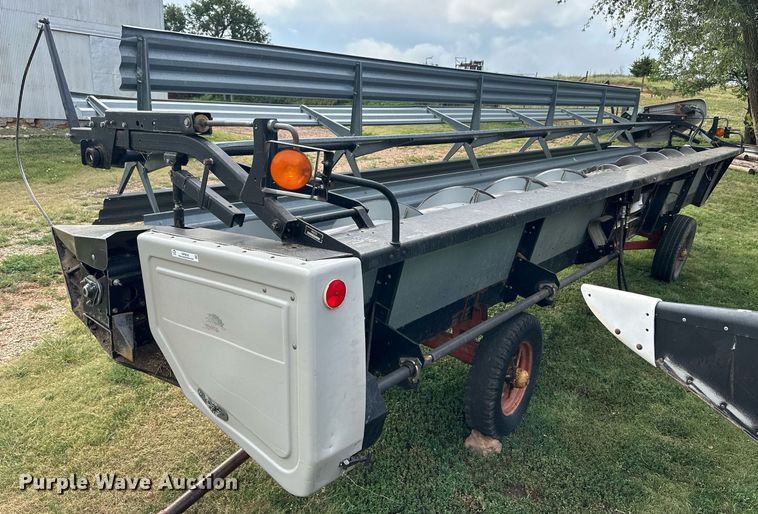 image for item NP9839 1994 Gleaner  rigid head