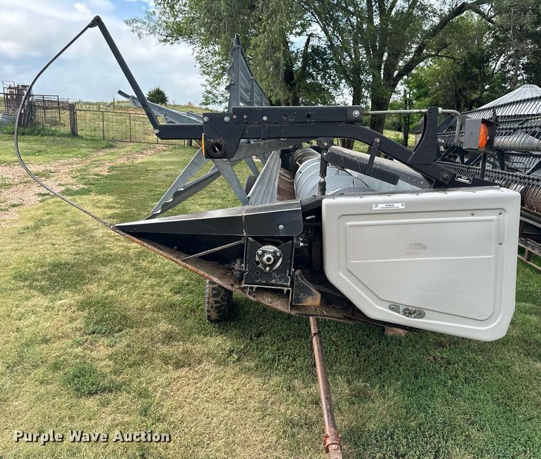 image for item NP9839 1994 Gleaner  rigid head