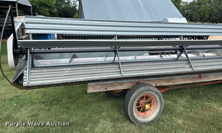 image for item NP9839 1994 Gleaner  rigid head