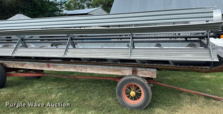 image for item NP9839 1994 Gleaner  rigid head