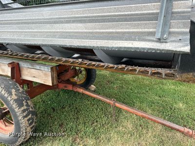 image for item NP9839 1994 Gleaner  rigid head