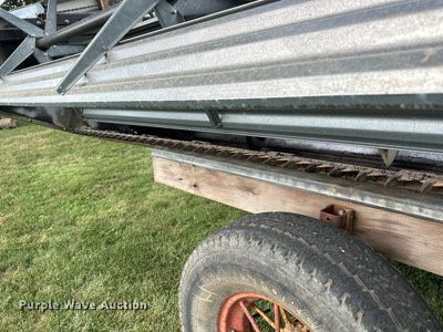 image for item NP9839 1994 Gleaner  rigid head