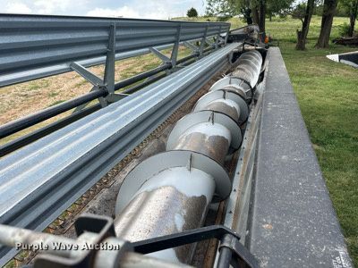 image for item NP9839 1994 Gleaner  rigid head