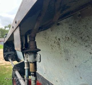 image for item NP9839 1994 Gleaner  rigid head