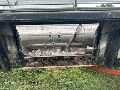 image for item NP9839 1994 Gleaner  rigid head