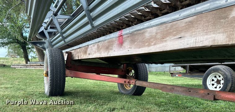 image for item NP9839 1994 Gleaner  rigid head