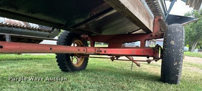 image for item NP9839 1994 Gleaner  rigid head
