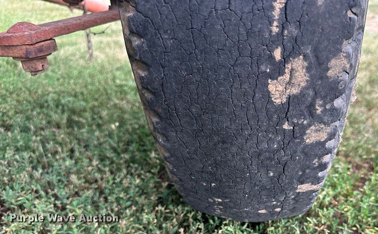 image for item NP9839 1994 Gleaner  rigid head