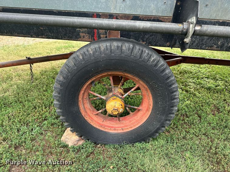 image for item NP9839 1994 Gleaner  rigid head