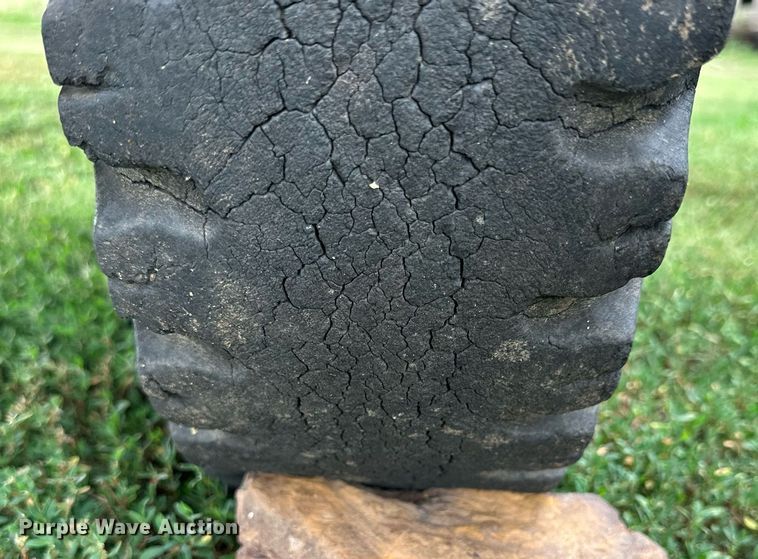 image for item NP9839 1994 Gleaner  rigid head