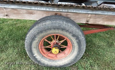 image for item NP9839 1994 Gleaner  rigid head