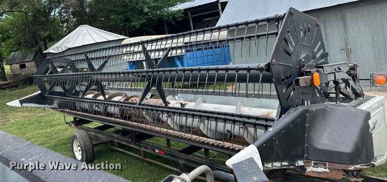 image for item NP9840 1996 Gleaner 500 series  flex head