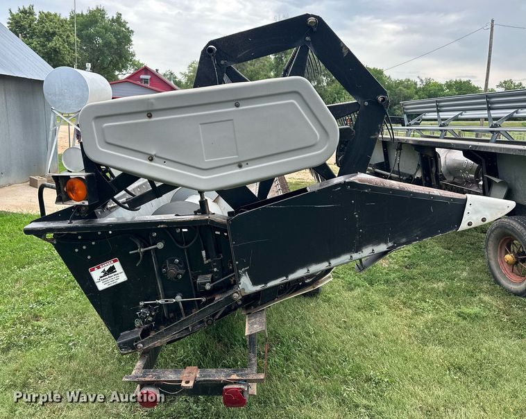 image for item NP9840 1996 Gleaner 500 series  flex head