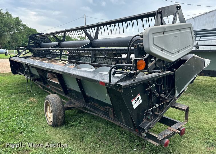 image for item NP9840 1996 Gleaner 500 series  flex head