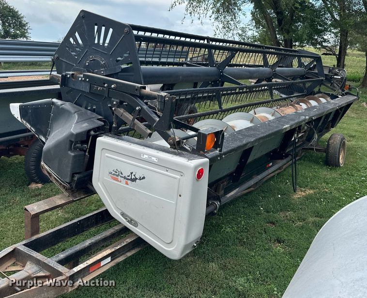 image for item NP9840 1996 Gleaner 500 series  flex head