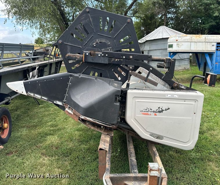 image for item NP9840 1996 Gleaner 500 series  flex head