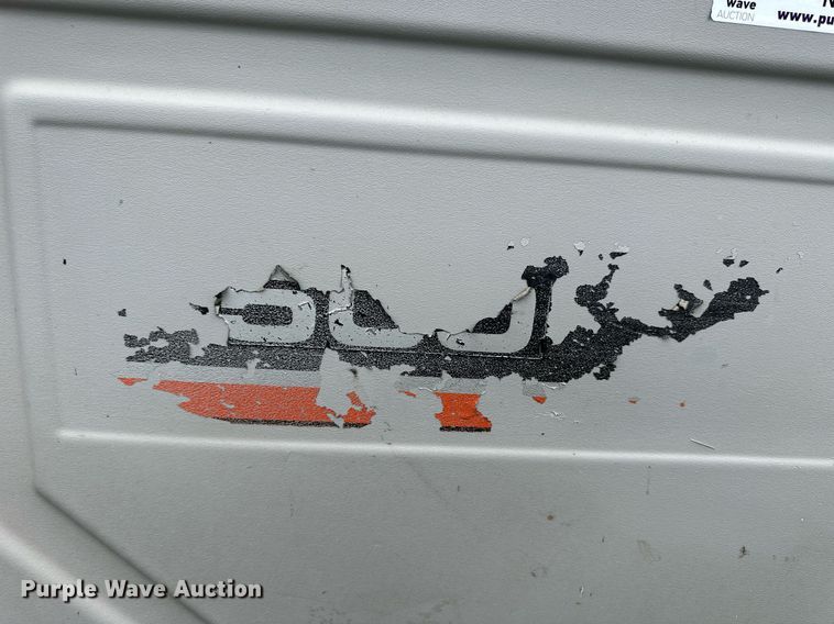 image for item NP9840 1996 Gleaner 500 series  flex head